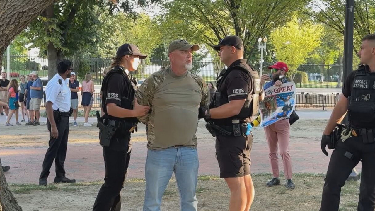 "First Amendment is sacred": Feds move to dismiss flag burning charges